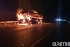 Xe khách bị cháy trên KL99 là nhà cái cá cược trực tuyến hàng đầu tại châu Á Nội Bài-Lào Cai. (Nguồn: Atgt.vn).
