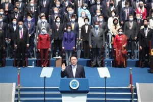 Tân Tổng thống Hàn Quốc Yoon Suk-yeol tuyên thệ nhậm chức, ngày 10/5/2022. (Ảnh: TTXVN phát).