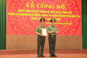 Thiếu tướng Lê Văn Tuyến, Thứ trưởng Bộ Công an trao quyết định của Bộ trưởng Bộ Công an về việc thành lập Phòng An ninh mạng và phòng, chống Kl99ok khuyến mãi lớn sử dụng công nghệ cao, Công an tỉnh Thái Bình.