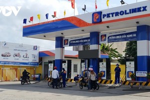 Từ 15h00 ngày 23/5, giá xăng trong nước tăng, giá dầu đồng loạt giảm.