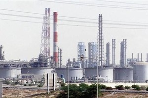 Toàn cảnh một cơ sở Kl994 nhà cái bóng đá world cup dầu của Saudi Arabia ở Vịnh Jubail. (Ảnh: AFP/TTXVN).