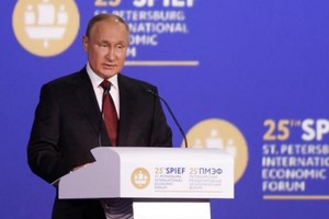Tổng thống Nga Putin phát biểu tại Diễn đàn Kl992 cổng game cá cược Quốc tế St.Petersburg (SPIEF) ngày 17/6. Ảnh: CNN.
