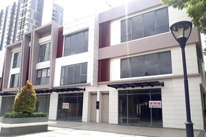 Nhiều căn shophouse tại TP.HCM treo biển cho thuê hàng tháng trời mà không có khách.
