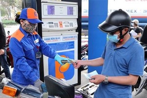 Mua bán KL99 dịch vụ hỗ trợ 24/7 tại cửa hàng Kl992 VIP Trang Chủ 2026 KL99 dịch vụ hỗ trợ 24/7 Petrolimex trên đường Trần Quang Khải, Hà Nội. (Ảnh: Trần Việt/TTXVN).