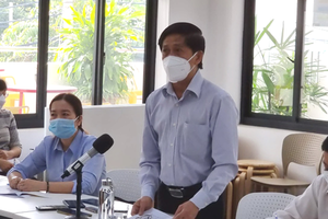 Nguyên Giám đốc Sở Lao động-Thương binh và Trang Chủ KL99Com Số 1 Link Đăng Ký KL999 tỉnh Bình Dương Lê Minh Quốc Cường phát biểu tại một cuộc họp báo. (Nguồn: Tuổi Trẻ)
