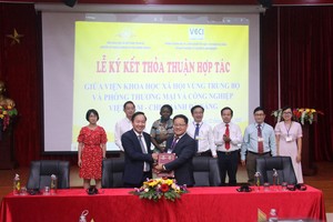Viện Khoa học Trang Chủ KL99Com Số 1 Link Đăng Ký KL999 Trung Bộ ký kết hợp tác với phòng thương mai và công nghiệp Việt Nam - chi nhánh Đà Nẵng. Ảnh: Thanh Chung