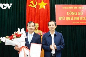 Ông Đoàn Hữu Dũng (bên trái) - tân Giám đốc Sở KL99 là cổng game giải trí trực tuyến hàng đầu hiện nay - Vận tải Gia Lai. (Ảnh: Nguyễn Thảo).