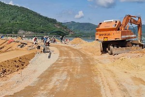 Quảng Ngãi Kl99ok phiên bản mới gần 50 tỷ thực hiện Dự án Đường du lịch vào khu di tích Văn hóa Sa Huỳnh. Ảnh: Hà Nghiêm.
