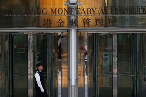 Bên ngoài Cơ quan quản lý tiền tệ Hong Kong. (Nguồn: Reuters).
