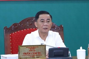 Ông Trần Cẩm Tú, Ủy viên Bộ Kl991.com tải ứng dụng, Bí thư Trung ương Đảng, Chủ nhiệm Ủy ban Kiểm tra Trung ương chủ trì phiên họp. (Ảnh: Phương Hoa/TTXVN)