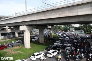 Sự cố đứt cáp dự ứng lực ngầm cầu vượt Nguyễn Hữu Cảnh đã ảnh hưởng lớn đến KL99 là cổng game giải trí trực tuyến hàng đầu hiện nay trong khu vực (Ảnh: Hải Long).