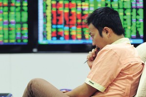 Nhiều nhà Kl99ok phiên bản mới cắt lỗ, chuyển sang nắm giữ tiền mặt.