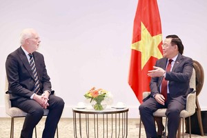 Chủ tịch Quốc hội Vương Đình Huệ tiếp lãnh đạo Kl994 game bài casino hấp dẫn Fonterra Mike Cronin- (Ảnh: Doãn Tấn/TTXVN).