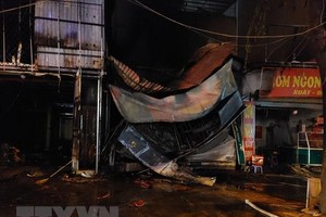 Hiện trường vụ cháy tại Hà Đông. (Ảnh: TTXVN phát)