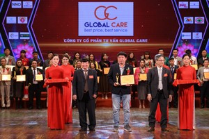 Ông Đinh Quốc Đại - Thành viên HĐQT kiêm Giám đốc Global Care lên nhận giải thưởng “Top 10 Kl991.com World Cup 2026 Chính Thức Xuất Sắc Đất Việt Năm 2022”.