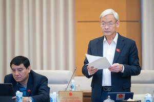 Chủ nhiệm Ủy ban Kl991.com nạp rút nhanh - Ngân sách Nguyễn Phú Cường báo cáo tại phiên họp.