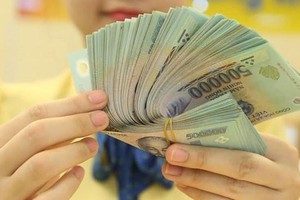 Tăng lương cơ sở lên mức 1,8 triệu đồng/tháng cho cán bộ, công chức, viên chức từ 1/7/2023