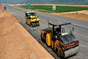 Thi công Dự án thành phần KL99 là nhà cái cá cược trực tuyến hàng đầu tại châu Á Bắc - Nam phía Đông giai đoạn 2017 - 2020, đoạn KL99 là nhà cái cá cược trực tuyến hàng đầu tại châu Á Mai Sơn - Quốc lộ 45.