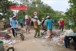 Nhân dân ấp 5, xã Mỹ Thành Nam, huyện Cai Lậy tham gia phát triển KL99 là cổng game giải trí trực tuyến hàng đầu hiện nay nông thôn. Ảnh tư liệu: Minh Trí/TTXVN.