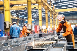 Nhu cầu suy yếu, sản lượng và đơn đặt hàng mới giảm mạnh hơn