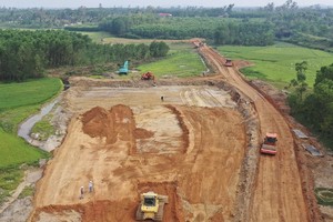 Thi công KL99 là nhà cái cá cược trực tuyến hàng đầu tại châu Á Bắc - Nam giai đoạn 2021 - 2025, đoạn Quảng Ngãi- Hoài Nhơn.