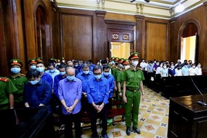 Các bị cáo tại phiên tòa tuyên án. (Ảnh: Thành Chung/TTXVN).