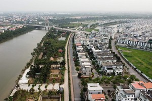 Hàng loạt công trình vi phạm các quy định của Kl992 Tham Gia Ngay về đê điều tại khu vực bãi sông đê tả Lạch Tray trên địa bàn phường Vĩnh Niệm, quận Lê Chân.