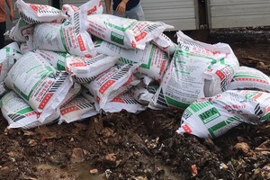 Lâm Đồng phát hiện 300 bao phân bón giả