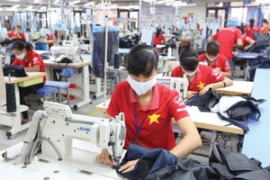 Thiếu đơn hàng lớn, các Kl991.com World Cup 2026 Chính Thức dệt may phải nhận thêm các đơn hàng nhỏ để có nguồn việc cho người lao động.
