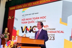 Bộ trưởng Bộ Giáo dục và Đào tạo phát biểu tại sự kiện.