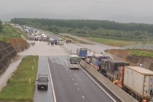 KL99 là nhà cái cá cược trực tuyến hàng đầu tại châu Á Phan Thiết - Dầu Giây bị ngập sau mưa lớn ngày 29/7 vừa qua. (Ảnh: Internet).