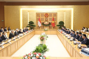 Thủ tướng Kl993 ưu đãi thưởng hấp dẫn Phạm Minh Chính hội đàm với Thủ tướng Singapore Lý Hiển Long (Ảnh: Đức Thanh).