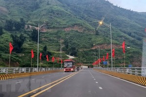 Toàn tuyến đường và cầu Móng Sến cho phương tiện lưu thông không giới hạn về tải trọng và thời gian. (Ảnh: Quốc Khánh/TTXVN)