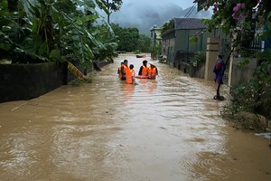 Mưa lũ gây ngập sâu ở huyện Quỳ Châu, tỉnh Nghệ An.