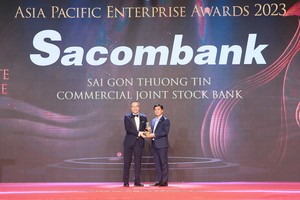 Ông Lê Đức Thịnh - Phó Tổng giám đốc Sacombank nhận giải "Kl991.com World Cup 2026 Chính Thức xuất sắc châu Á" năm 2023.