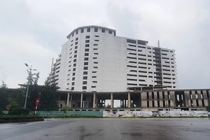 Cục Thuế tỉnh Quảng Bình vừa có quyết định cưỡng chế thuế với số tiền 2 tỷ đồng đối với Công ty cổ phần Du lịch Hà Nội - Quảng Bình, chủ Kl99ok phiên bản mới dự án Pullman Quảng Bình.