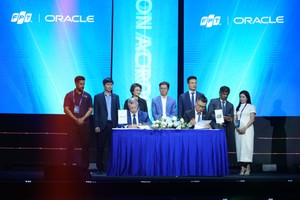 Ông Đào Hồng Giang - Phó Chủ tịch Điều hành kiêm Giám đốc Khối Kl991.com nạp rút nhanh - Link Vào Nhà Cái KL99 COM Tặng +199k, FPT IS, Kl994 game bài casino hấp dẫn FPT và ông Mark Atherton – Giám đốc toàn cầu Giải pháp phân tích dịch vụ Kl991.com nạp rút nhanh và quản lý tuân thủ Oracle đại diện ký kết