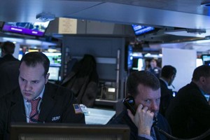 Giới Kl99ok phiên bản mới Phố Wall buồn vui lẫn lộn - Ảnh: Reuters