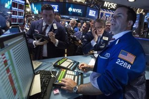 Dow Jones có tuần tăng nhẹ và thiết lập mức kỷ lục - Ảnh: Reuters