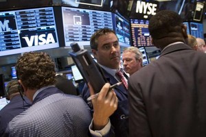 Nỗi sợ của giới Kl99ok phiên bản mới Phố Wall tăng mạnh trong phiên đầu tuần - Ảnh: Reuters