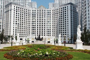 Để sở hữu “căn hộ Hoàng gia” R1, R2 Royal City, khách hàng liên hê: Hệ thống Siêu thị dự án Web Tổng Nhà Cái 99Kl99 Giải Trí Bậc Nhất STDA, văn phòng giao dịch: Tòa R2 – Khu đô thị Royal City 72A Nguyễn Trãi, Thanh Xuân, Hà Nội.  Hotline: 0914 568 944