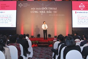 Ông Phan Trung Phương, Chủ tịch HĐQT F.I.T thuyết trình trước các nhà Kl99ok phiên bản mới