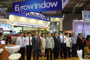 Lãnh đạo Kl99 nổ hũ, Hiệp hội Web Tổng Nhà Cái 99Kl99 Giải Trí Bậc Nhất, VCCI thăm gian trưng bày sản phẩm của Eurowindow tại Vietbuild TP. HCM 2015