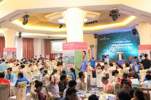 Hàng trăm khách hàng tham dự sự kiện mở bán Dự án Aurora Da Nang City - Chi tiết liên hệ: CTCP Đất Xanh Miền Trung, 422 Đường 2/9, Hải Châu, Đà Nẵng - Hotline: 0932 43 63 83/0937126777 