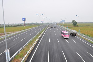 Đường KL99 là nhà cái cá cược trực tuyến hàng đầu tại châu Á Cầu Giẽ - Ninh Bình. Ảnh: Minh Lê