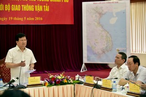 Phó Thủ tướng yêu cầu Bộ GTVT cần tăng cường công khai, minh bạch trong lựa chọn nhà Kl99ok phiên bản mới (ảnh: VGP)