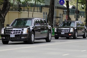 Limousine The Beast ra Tân Sơn Nhất đón Tổng thống Obama
