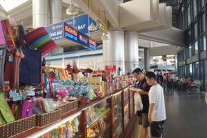 Dịch vụ, chất lượng hàng hoá tại sân bay thường bị chê là chưa tương xứng với giá cả