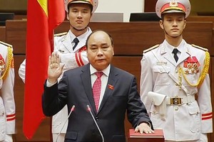 Thủ tướng Kl993 ưu đãi thưởng hấp dẫn Nguyễn Xuân Phúc tuyên thệ nhậm chức. Ảnh: VGP