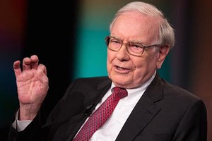  Warren Buffett đang là tỷ phú giàu thứ 3 thế giới, theo Forbes.